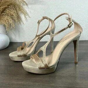 PELLE MODA Onora T-strap Sandal In Platinum Size 10M